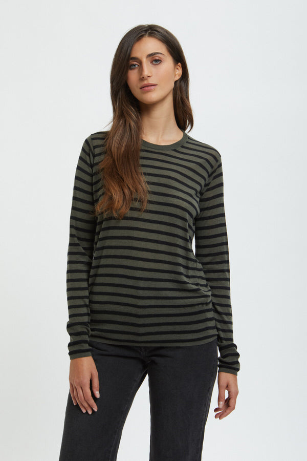 Long-sleeved crew-neck pullover