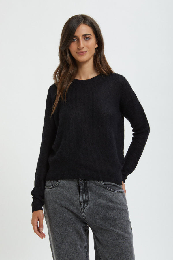 Long-sleeved crew-neck pullover