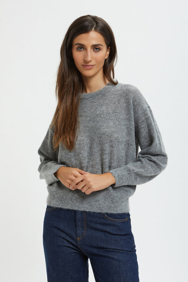 Long-sleeved crew-neck pullover