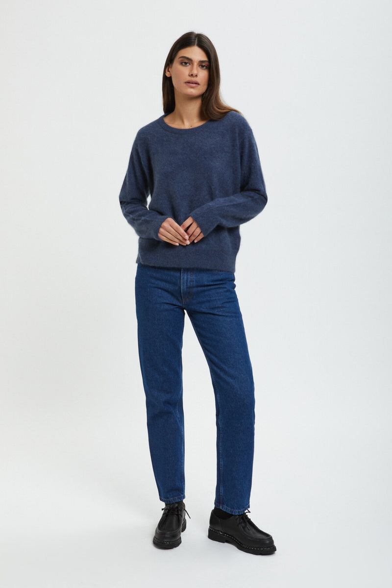 Long-sleeved crew-neck pullover