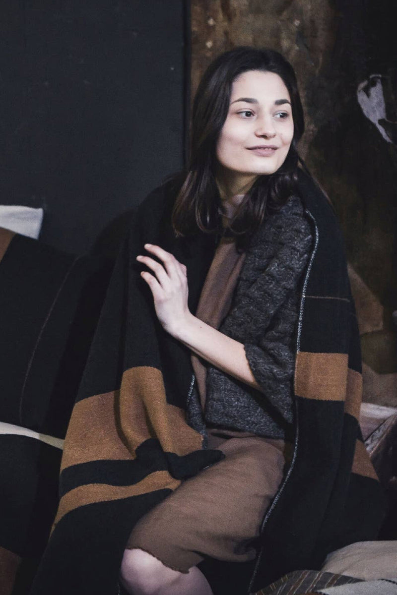 Oscar Throw Black Stripe