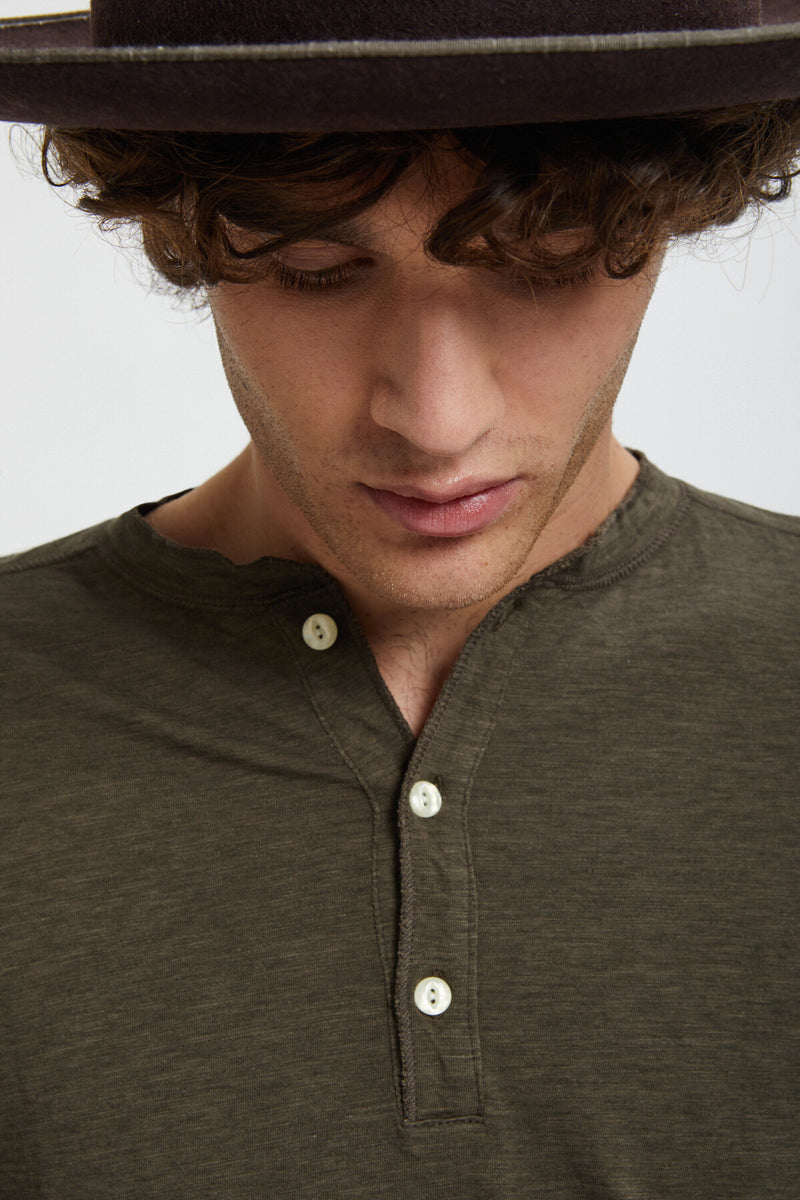 Henley Neck Longsleeved Shirt